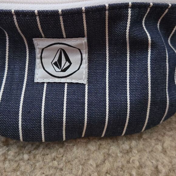 Volcom Adjustable Fanny Pack Blue And White Stripes - Picture 2 of 5